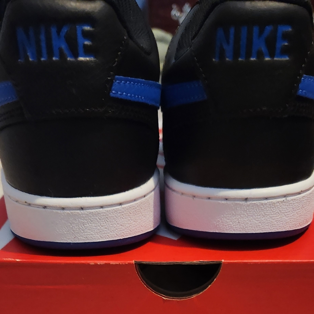 Nike Court Lows - Picture 2 of 4